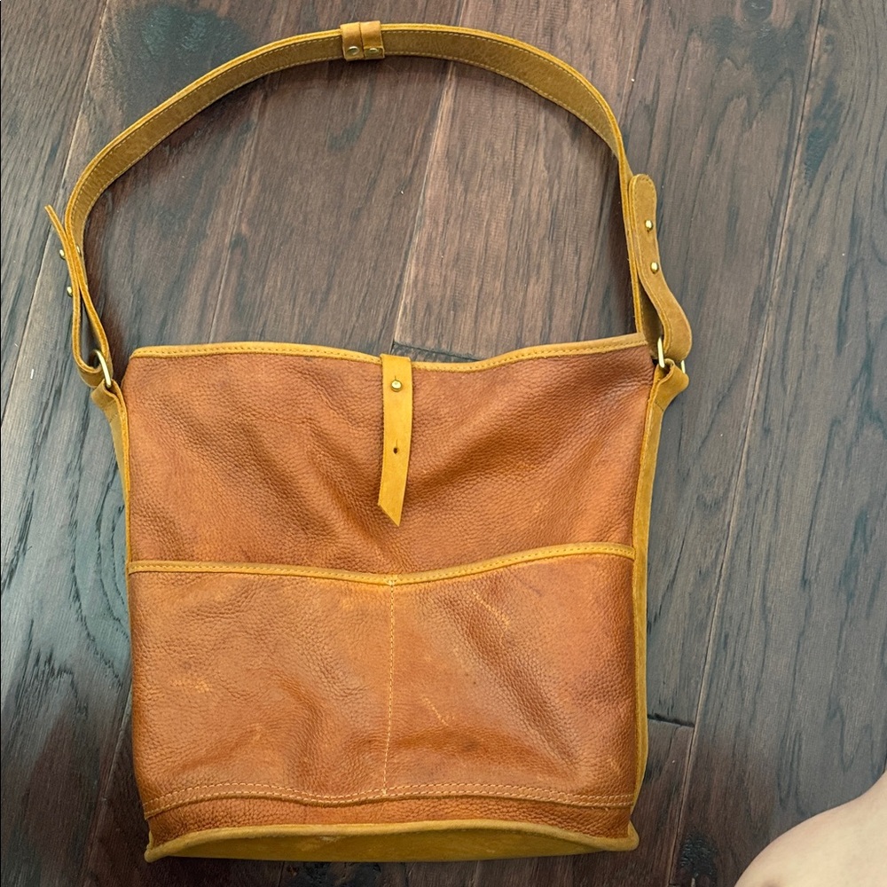 Leather Bucket Shoulder Bag in Tan